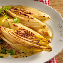 Geschmorter Chicorée in Senfsahne Geschmorter Chicorée in Senfsahne