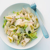 Muschelnudelsalat mit Hähnchen und Parmesan