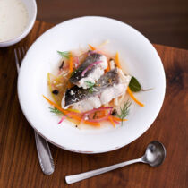 Waller im Wurzelsud mit Meerrettichsauce Waller im Wurzelsud mit Meerrettichsauce