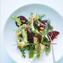 Maultaschensalat mit Honig-Nuss-Dressing Maultaschensalat mit Honig-Nuss-Dressing