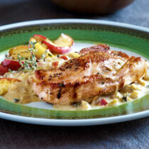 Gefüllte Schweinerückensteaks mit Apfelsauce