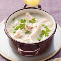 Hähnchenfrikassee mit Erbsen und Champignons Hähnchenfrikassee mit Erbsen und Champignons