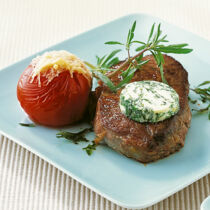 Rumpsteaks auf Bohnenkraut