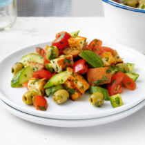 Brotsalat mit Halloumi