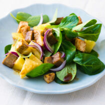 Ananas-Feldsalat mit Ingwerwürfeln Ananas-Feldsalat mit Ingwerwürfeln