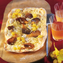 Flammkuchen mit Weintrauben