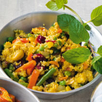Gemüsecouscous mit Nüssen