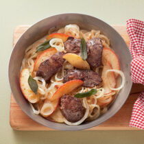 Hähnchenleber nach »Berliner Art« Hähnchenleber nach »Berliner Art«