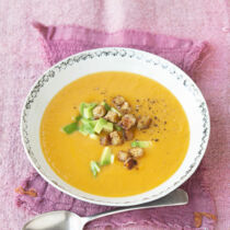 Süßkartoffelsuppe mit Avocado Süßkartoffelsuppe mit Avocado