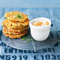 Linsenplätzchen mit pikantem Joghurt