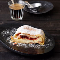Millirahmstrudel mit Powidl-Füllung Millirahmstrudel mit Powidl-Füllung