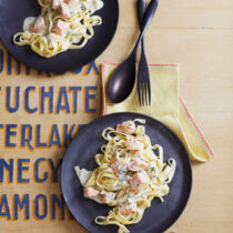 Lachs-Tagliatelle mit Kräuter-Limetten-Rahm Lachs-Tagliatelle mit Kräuter-Limetten-Rahm