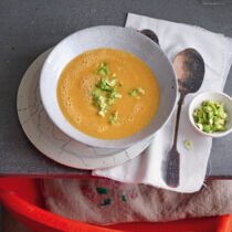 Röstgemüsesuppe mit Avocado-Salsa Röstgemüsesuppe mit Avocado-Salsa