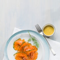 Gebeizter Lachs mit Senfsauce