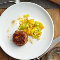 Lauch-Orangen-Gemüse mit Hirschpflanzerln Lauch-Orangen-Gemüse mit Hirschpflanzerln