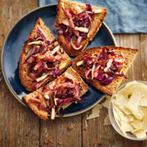 Crostini mit Radicchio und Speck Crostini mit Radicchio und Speck