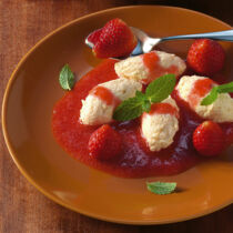 Cremet mit Erdbeer-Ingwer-Sauce Cremet mit Erdbeer-Ingwer-Sauce