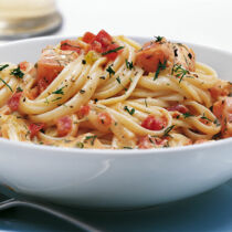 Pasta mit Tomaten-Sahne-Lachs Pasta mit Tomaten-Sahne-Lachs