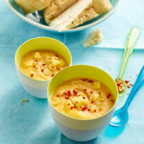 Scharfe Linsen-Ananas-Suppe