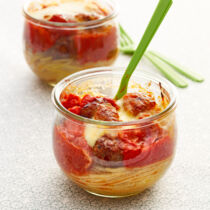 Spaghetti mit Hackbällchen Spaghetti mit Hackbällchen