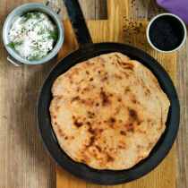Pfannenbrot mit Knoblauch-Dill-Dip Pfannenbrot mit Knoblauch-Dill-Dip