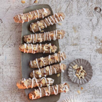 Baiserstangerl mit Mandeln und Nüssen Baiserstangerl mit Mandeln und Nüssen