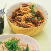 Eiernudeln mit scharfem Hack Eiernudeln mit scharfem Hack