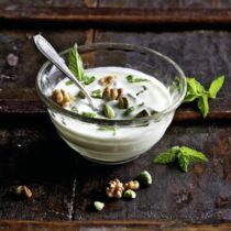 Arabischer Minzjoghurt