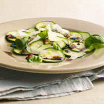 Zucchini-Carpaccio mit Parmesan