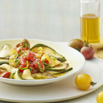 Gebratene Zucchini mit Rucola-Tomaten Gebratene Zucchini mit Rucola-Tomaten