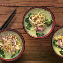 Zitronengrassuppe mit Ramen-Nudeln