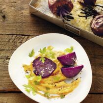 Auf Salz gegarte Rote Bete mit Kichererbsencreme