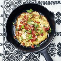 Bulgur-Pfannküchlein mit Tomaten-Dill-Salat