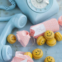 Smiley-Macarons mit Mango-Ganache