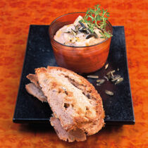 Bohnencreme mit Röstbrot