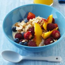 Haferflockenmüsli mit frischem Obst