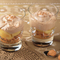 Weißwein-Apfel-Trifle mit Zimtcreme Weißwein-Apfel-Trifle mit Zimtcreme