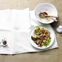 Blattsalat mit Steakstreifen Blattsalat mit Steakstreifen