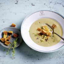 Maronensuppe mit Thymian-Crôutons Maronensuppe mit Thymian-Crôutons