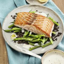 Lachs mit Linsen und Zitronensauce
