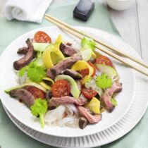 Thailändischer Rindfleischsalat mit Konjak-Nudeln Thailändischer Rindfleischsalat mit Konjak-Nudeln