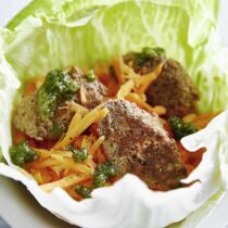 Hackbällchen in der Salat-Bowl