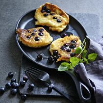 Mandel-Pancakes mit Heidelbeeren