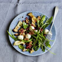 Rucolasalat mit Kräuterseitlingen, Mozzarella, Walnuss und Granatapfel