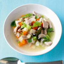 Hühnersuppe mit Gemüse und Reis