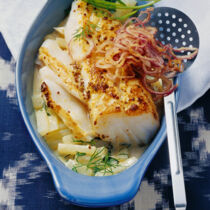 Kabeljau mit groben Senf, Kohlrabi und rotem Zwiebeltempura