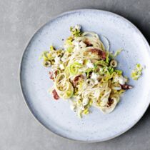 One-Pot-Linguine mit Lauch und Feta