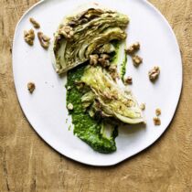 Gerösteter Weißkohl mit Walnüssen und Mojo