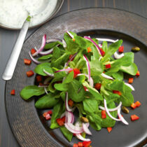 Feldsalat mit Ziegenkäsecreme