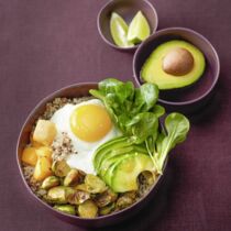 Quinoa-Bowl mit geröstetem Rosenkohl Quinoa-Bowl mit geröstetem Rosenkohl